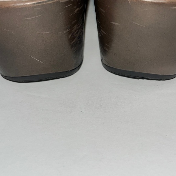 Dansko BERRY  Brown ( burgundy) Scroll pattern stitched Clogs ❤️ - Picture 7 of 14